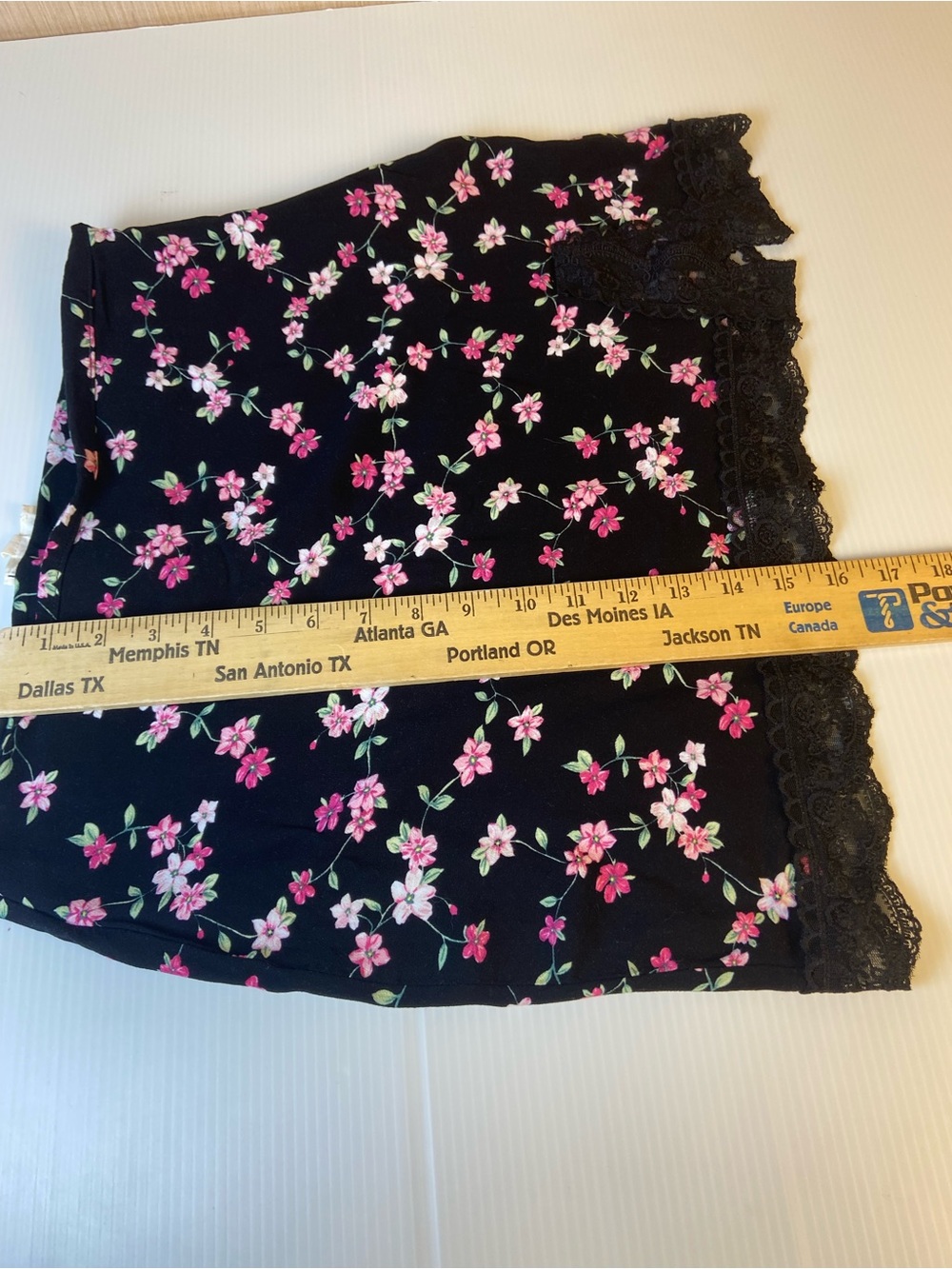 L.A. Hearts Floral Lace Trim Mini Skirt Black Pink Coquette Size M - Picture 4 of 5